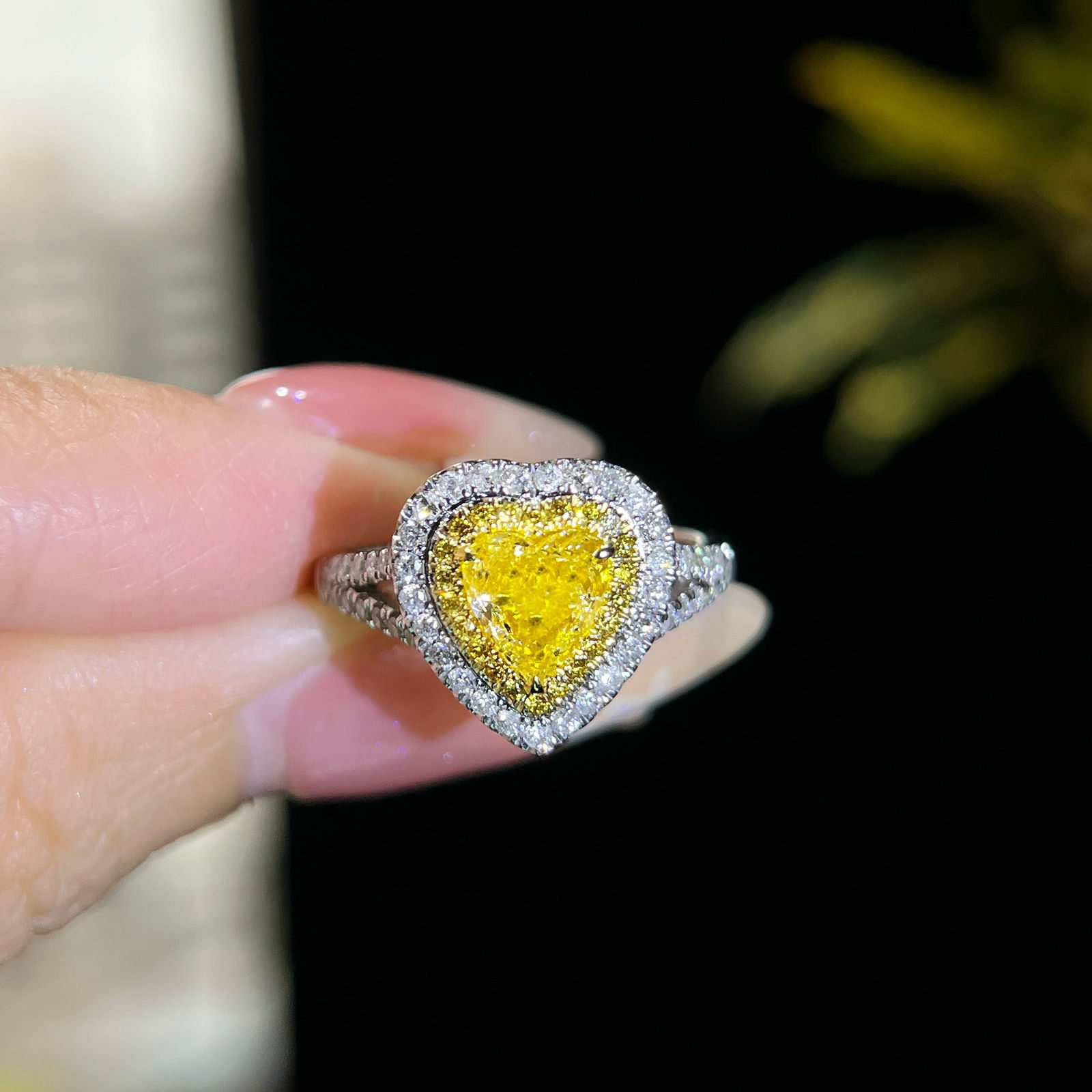 14k Gold 1.48 Ctw Natural Yellow Diamond & Diamond Ring: Ref:231118442 // gold content:14k gold // ring size:7. 25us // // main gemstone:yellow diamond // shape:heart // carat weight:1. 01ct // color:yellow // treatment:natural // // adjacent gemstone 2