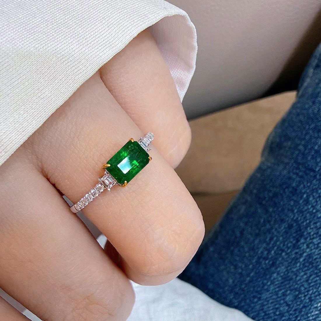 14k Gold 0.86 Ct Vivid Green Natural Emerald & Diamond Ring - 5