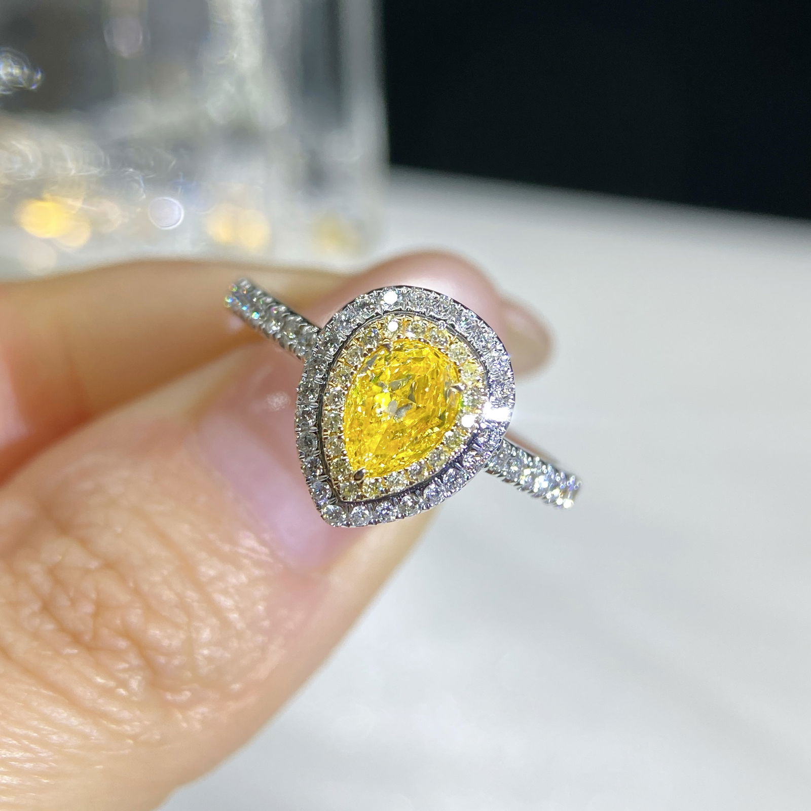 14k Gold 0.84 Ctw Natural Yellow Diamond & Diamond Ring - 6