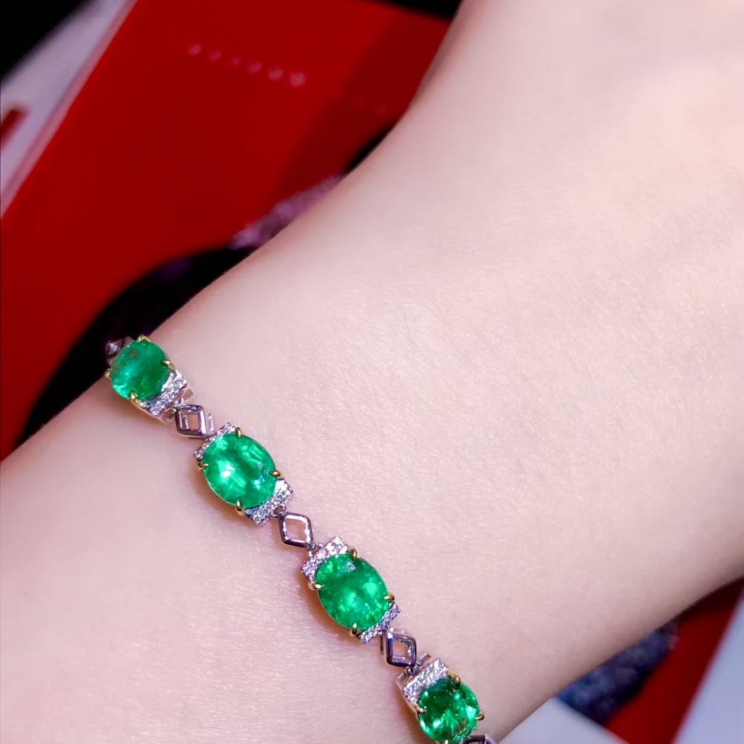 14k Gold 3 Ct Natural Emerald & Diamond Bracelet - 4