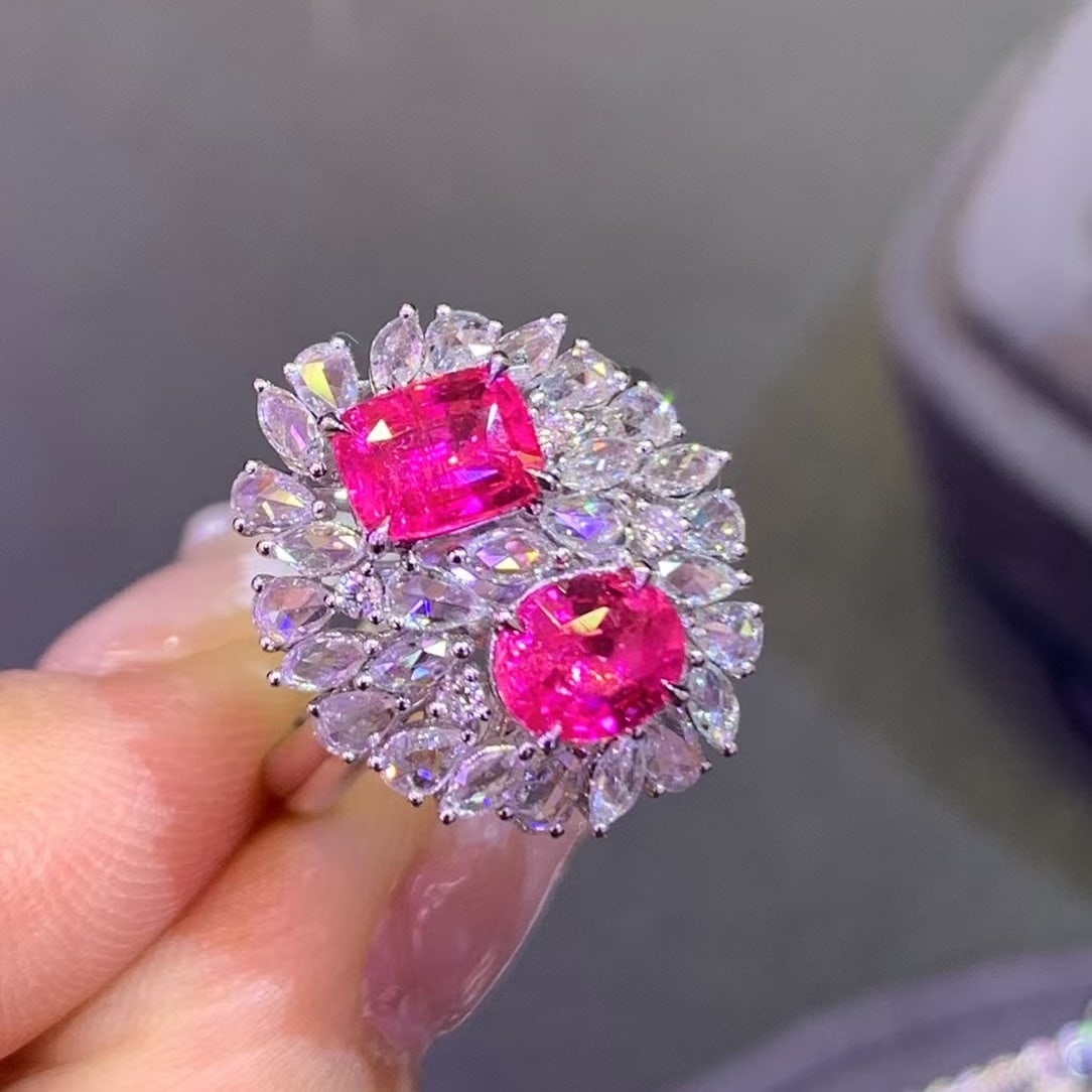 14k Gold 2.95 Ctw Natural Spinel & Diamond Ring: Ref:230903080 // gold content:14k gold // ring size:7. 25us // // main gemstone:spinel // shape:oval // carat weight:2. 05ct // color:pink // treatment:natural // cut grade:g // // adjacent gemstone 2