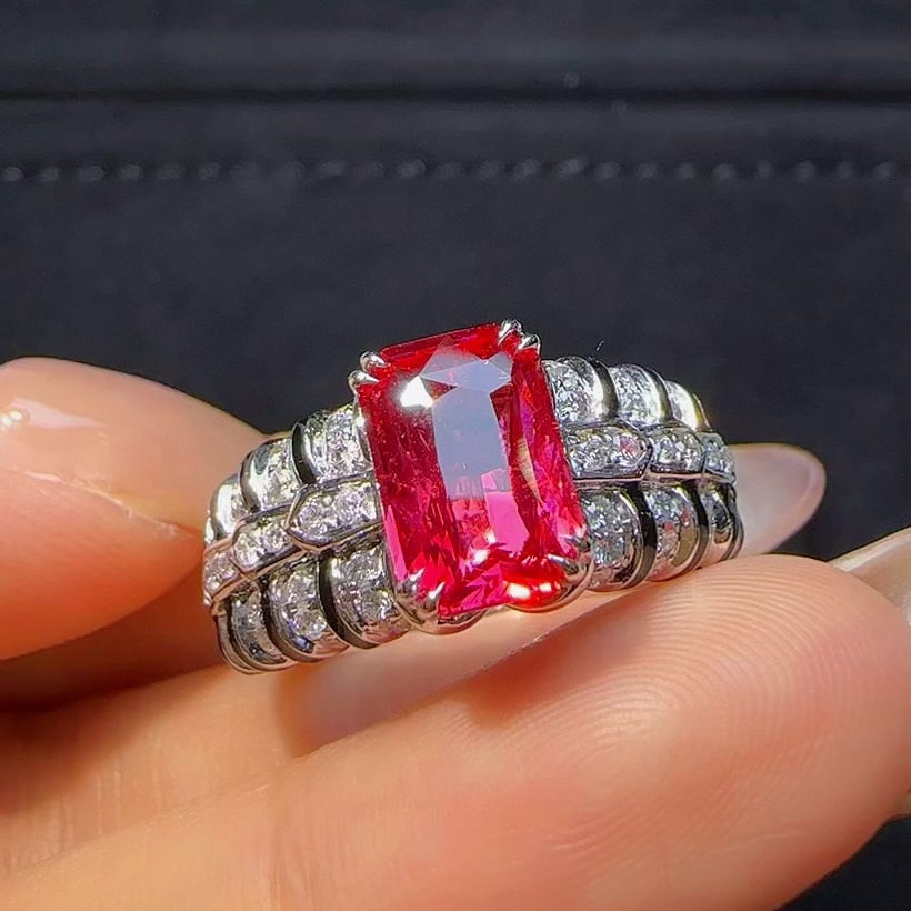 14k Gold 2.58 Ctw Natural Spinel & Diamond Ring: Ref:230907234 // gold content:14k gold // ring size:7. 25us // // main gemstone:spinel // shape:octagonal // carat weight:2. 03ct // color:hot pink // treatment:natural // // adjacent gemstone 2 : dia