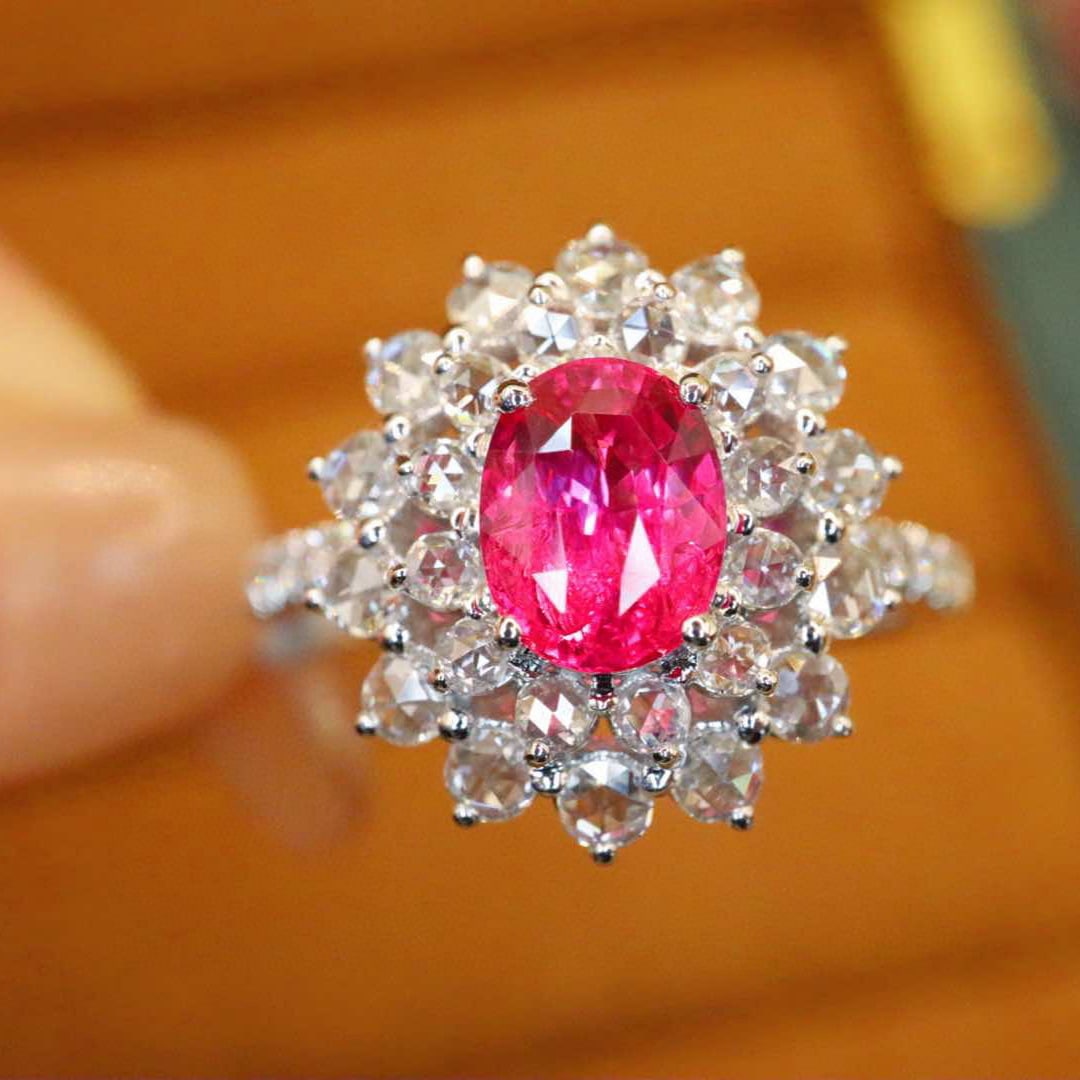 14k Gold 1.68 Ctw Vivid Pink Natural Spinel & Diamond Ring: Ref:230910087 // gold content:14k gold // ring size:7. 25us // // main gemstone:spinel // shape:oval // carat weight:1. 06ct // color:vivid pink // treatment:natural // // adjacent gemstone 2 : diamon