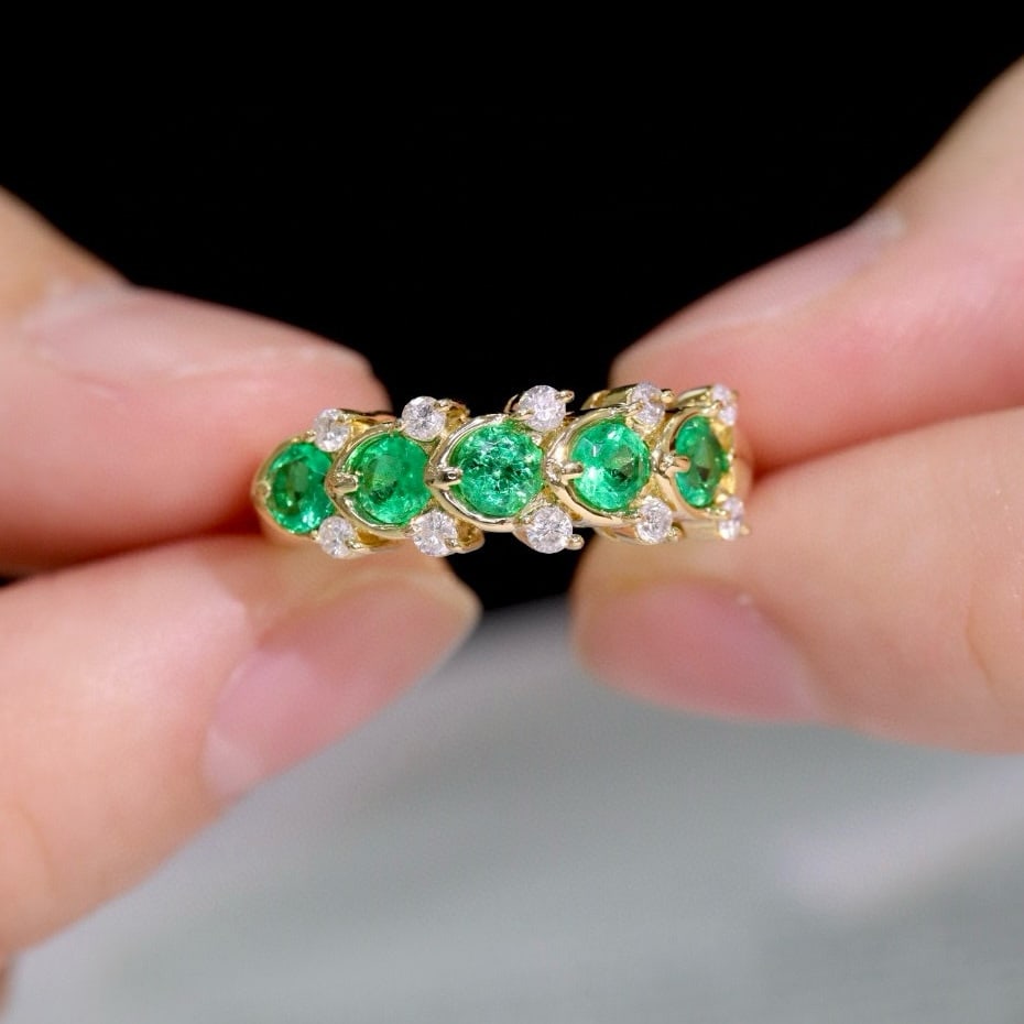 14k Gold 0.72 Ctw Vivid Green Natural Emerald & Diamond Ring: Ref:230912382 // gold content:14k gold // ring size:7. 25us // // main gemstone:emerald // shape:round // carat weight:0. 54ct // color:vivid green // treatment:natural // cut grade:g // // adjacent g