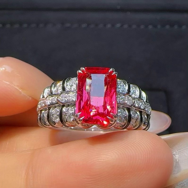 14k Gold 2.58 Ctw Natural Spinel & Diamond Ring: Ref:230916231 // gold content:14k gold // ring size:7. 25us // // main gemstone:spinel // shape:octagonal // carat weight:2. 03ct // color:hot pink // treatment:natural // // adjacent gemstone 2 : dia