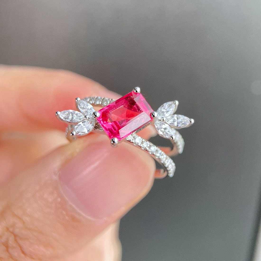 14k Gold 2.01 Ctw Natural Spinel & Diamond Ring: Ref:230916362 // gold content:14k gold // ring size:7. 25us // // main gemstone:spinel // shape:octagonal // carat weight:1. 36ct // color:pink // treatment:natural // // adjacent gemstone 2 : diamond
