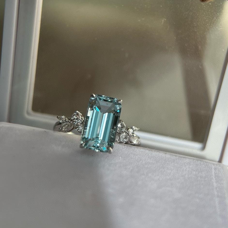 14k Gold 3.09 Ctw Natural Aquamarine & Spinel Ring: Ref:230922195 // gold content:14k gold // ring size:7. 25us // // main gemstone:aquamarine // shape:octagonal // carat weight:2. 71ct // color:santa maria color // treatment:natural // // adjacent gem