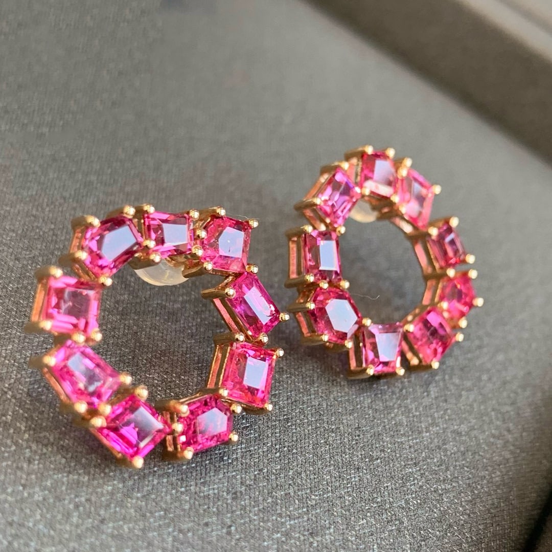 14k Gold 8.9 Ct Natural Spinel Earrings: Ref:230925136 // gold content:14k gold // main gemstone:spinel // shape:emerald // carat weight:8. 9ct // color:red // treatment:natural // cut grade:g // Condition: New Low Estimate: 4000.00 High Es