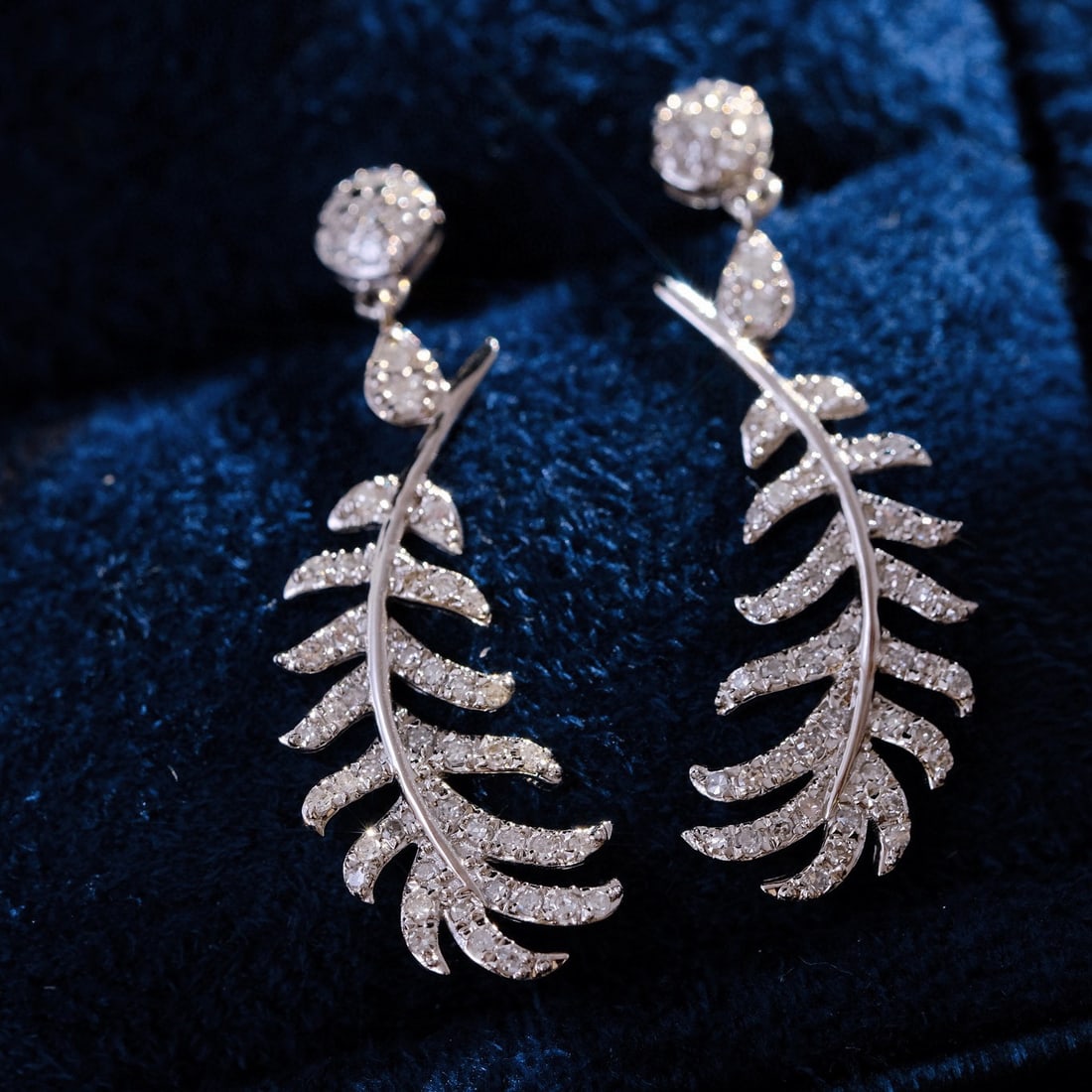 14k Gold 0.5 Ct Natural H Diamond Earrings: Ref:230975012 // gold content:14k gold // main gemstone:diamond // shape:round // carat weight:0. 5ct // clarity grade:vs-si // color:h // treatment:natural // cut grade:g // Condition: NewLow