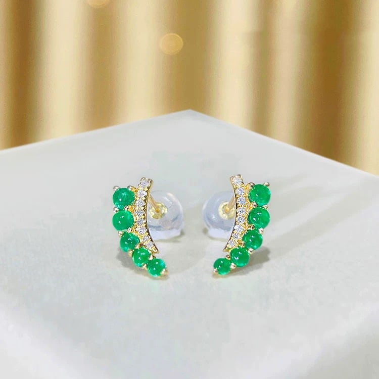 14k Gold 0.65 Ctw Natural Emerald & Diamond Earrings: Ref:230975023 // gold content:14k gold // main gemstone:emerald // shape:round // carat weight:0. 60ct // color:green // treatment:natural // cut grade:g // // adjacent gemstone 2 : diamond //