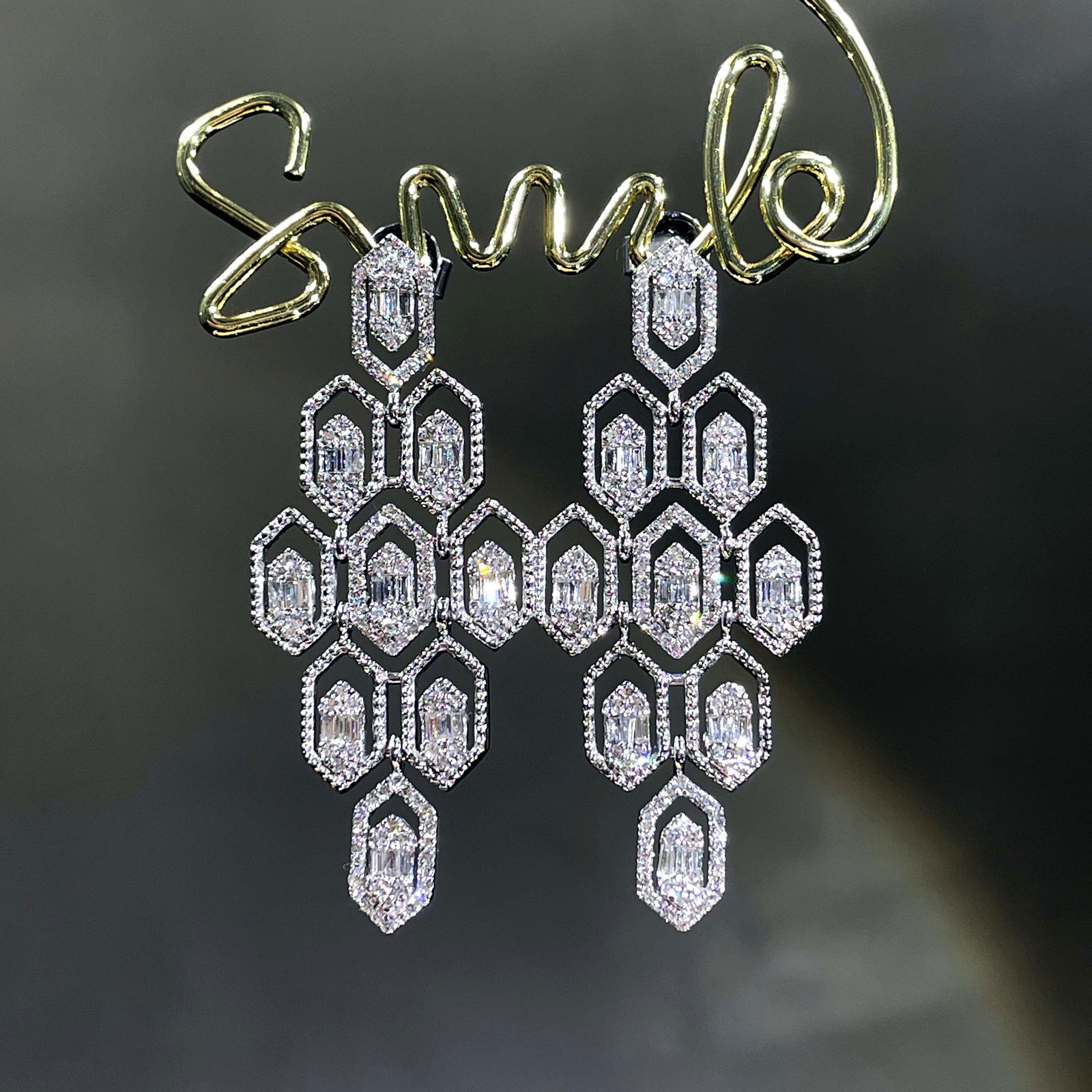 14k Gold 0.80 Ct Natural H Diamond Earrings: Ref:230975028 // gold content:14k gold // main gemstone:diamond // shape:multiply // carat weight:0. 80ct // clarity grade:vs-si // color:h // treatment:natural // Low Estimate: 3300Condition: