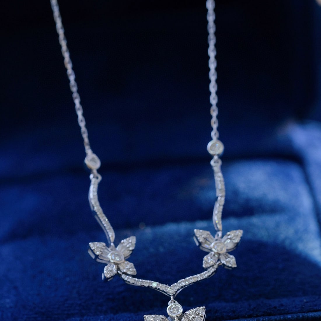 14k Gold 0.55 Ct Natural H Diamond Necklace: Ref:230975042 // gold content:14k gold // main gemstone:diamond // shape:multiply // carat weight:0. 55ct // clarity grade:vs-si // color:h // treatment:natural // Low Estimate: 2400Condition: