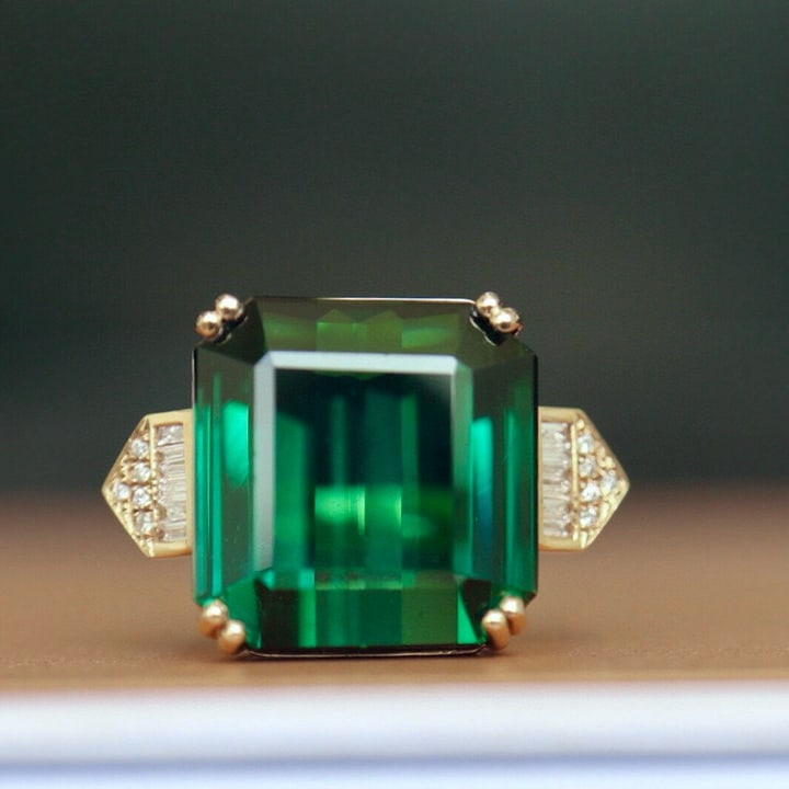 14k Gold 28.5 Ct Natural Tourmaline & Diamond Ring: Ref:230975044 // gold content:14k gold // ring size:7. 25us // // main gemstone:tourmaline // shape:octagonal // carat weight:28. 5ct // color:green // treatment:natural // // adjacent gemstone 2