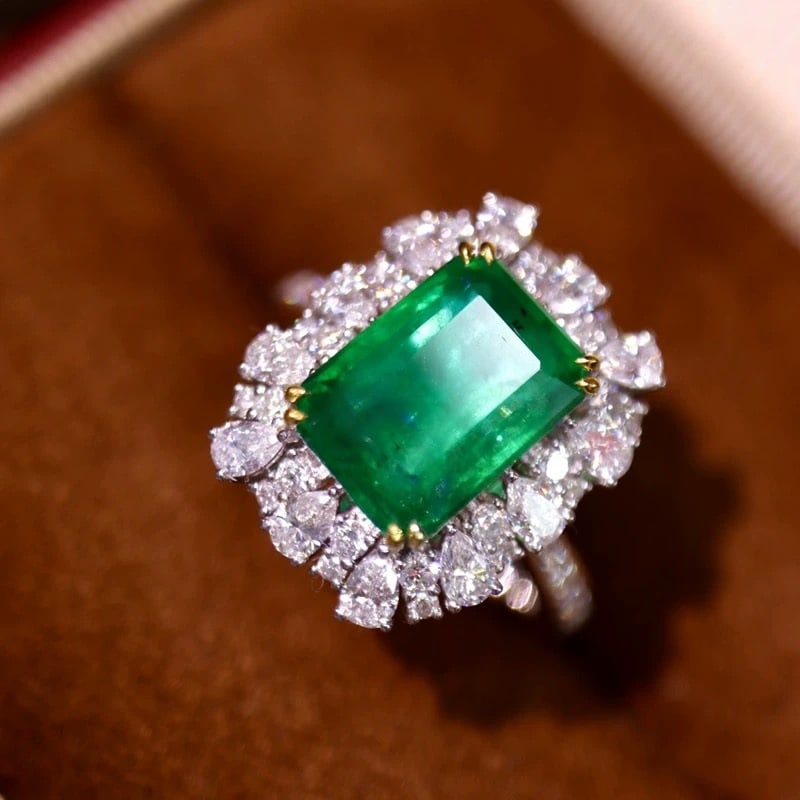 14k Gold 5.94 Ctw Vivid Green Natural Emerald & Diamond Ring: Ref:230975052 // gold content:14k gold // ring size:7. 25us // // main gemstone:emerald // shape:octagonal // carat weight:4. 58ct // color:vivid green // treatment:natural // // adjacent gemstone