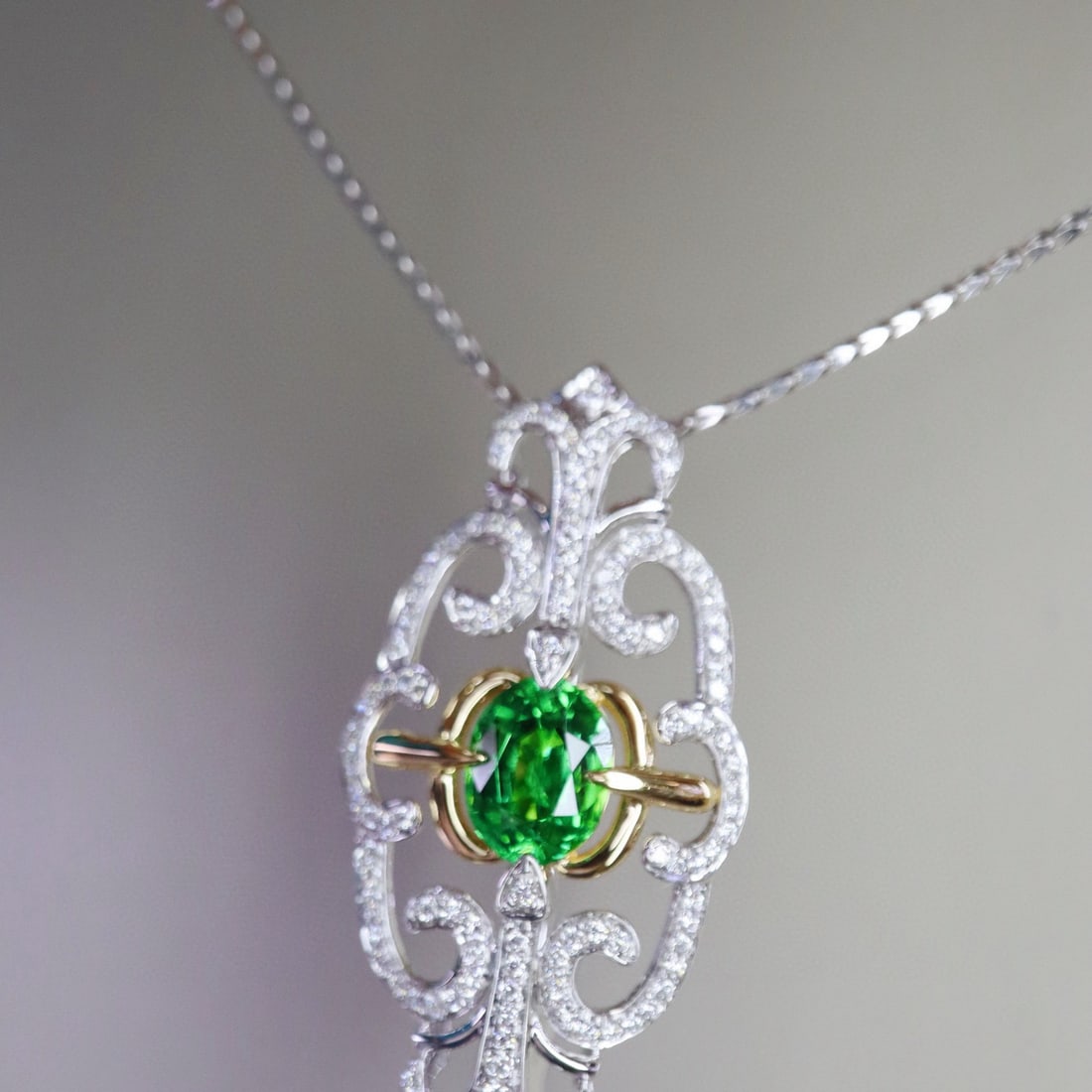 14k Gold 1.80 Ctw Vivid Green Natural Tsavorite & Diamond Brooch/pendant( Without Chain ) (1 of 10)