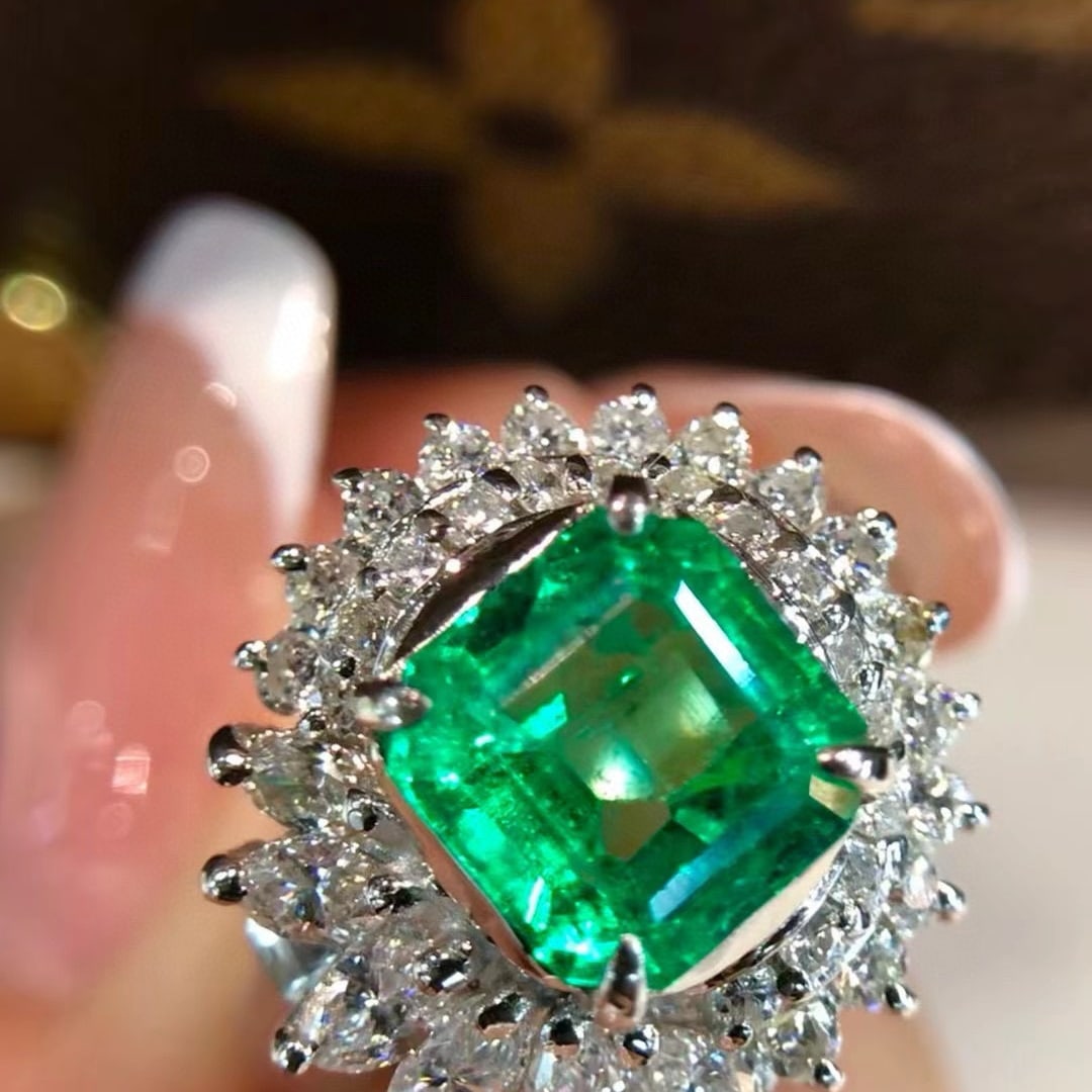 14k Gold 2.57 Ctw Natural Emerald & Diamond Ring: Ref:230975116 // gold content:14k gold // ring size:7. 25us // // main gemstone:emerald // shape:octagonal // carat weight:1. 82ct // color:green // treatment:natural // // adjacent gemstone 2 : diamo