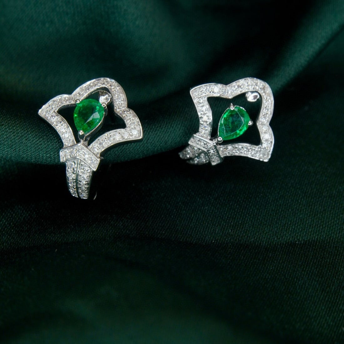 14k Gold 0.62 Ctw Vivid Green Natural Emerald & Diamond Earrings - 2