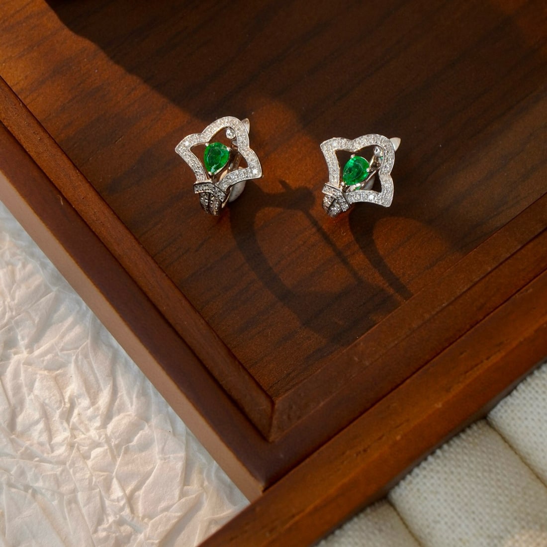 14k Gold 0.62 Ctw Vivid Green Natural Emerald & Diamond Earrings - 4