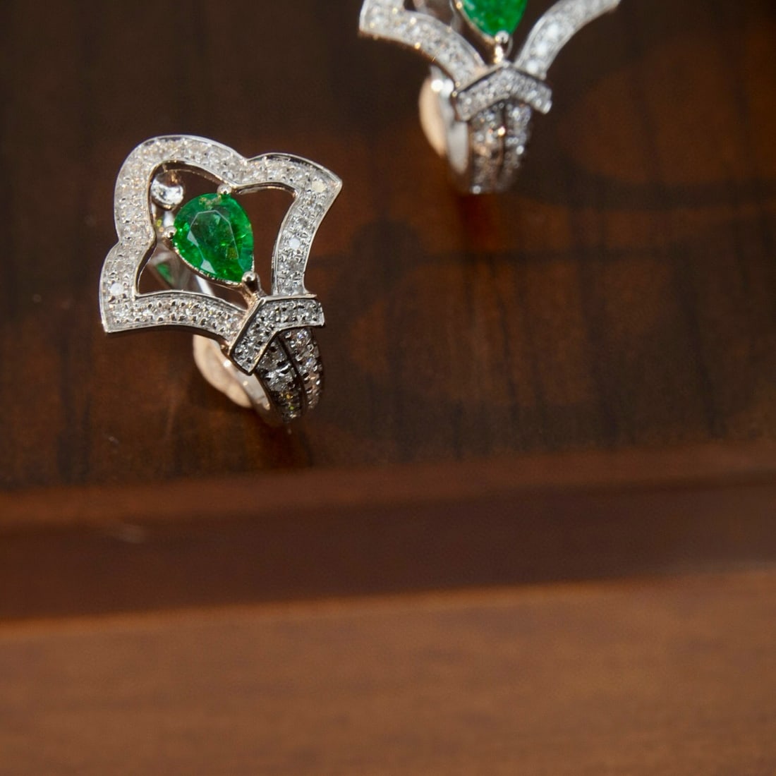 14k Gold 0.62 Ctw Vivid Green Natural Emerald & Diamond Earrings - 5