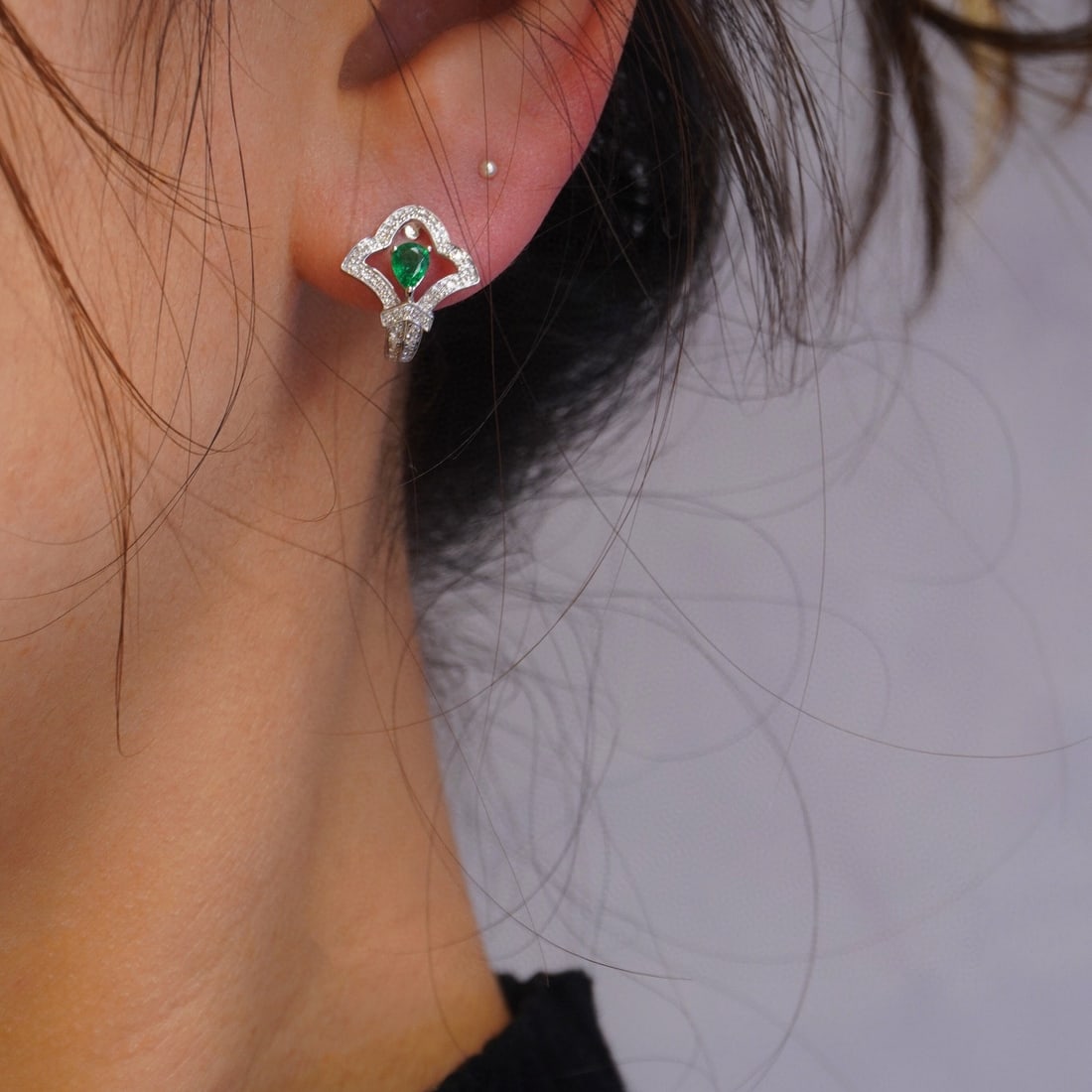 14k Gold 0.62 Ctw Vivid Green Natural Emerald & Diamond Earrings - 8