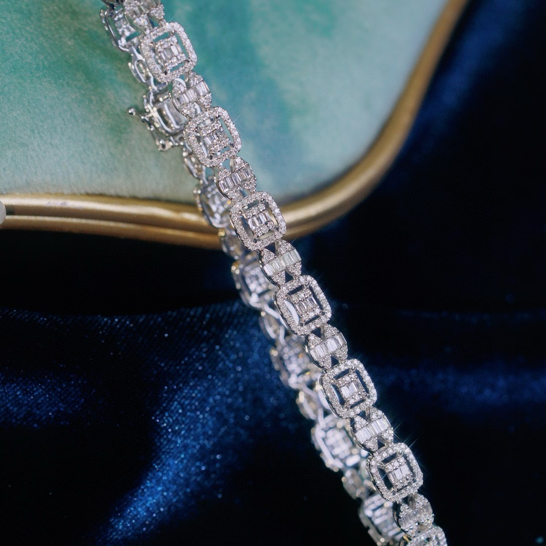 14k Gold 3.50 Ct Natural H Diamond Bracelet: Ref:230975132 // gold content:14k gold // main gemstone:diamond // shape:multiply // carat weight:3. 50ct // clarity grade:vs-si // color:h // treatment:natural // Condition: New Low Estimate: 7500 H