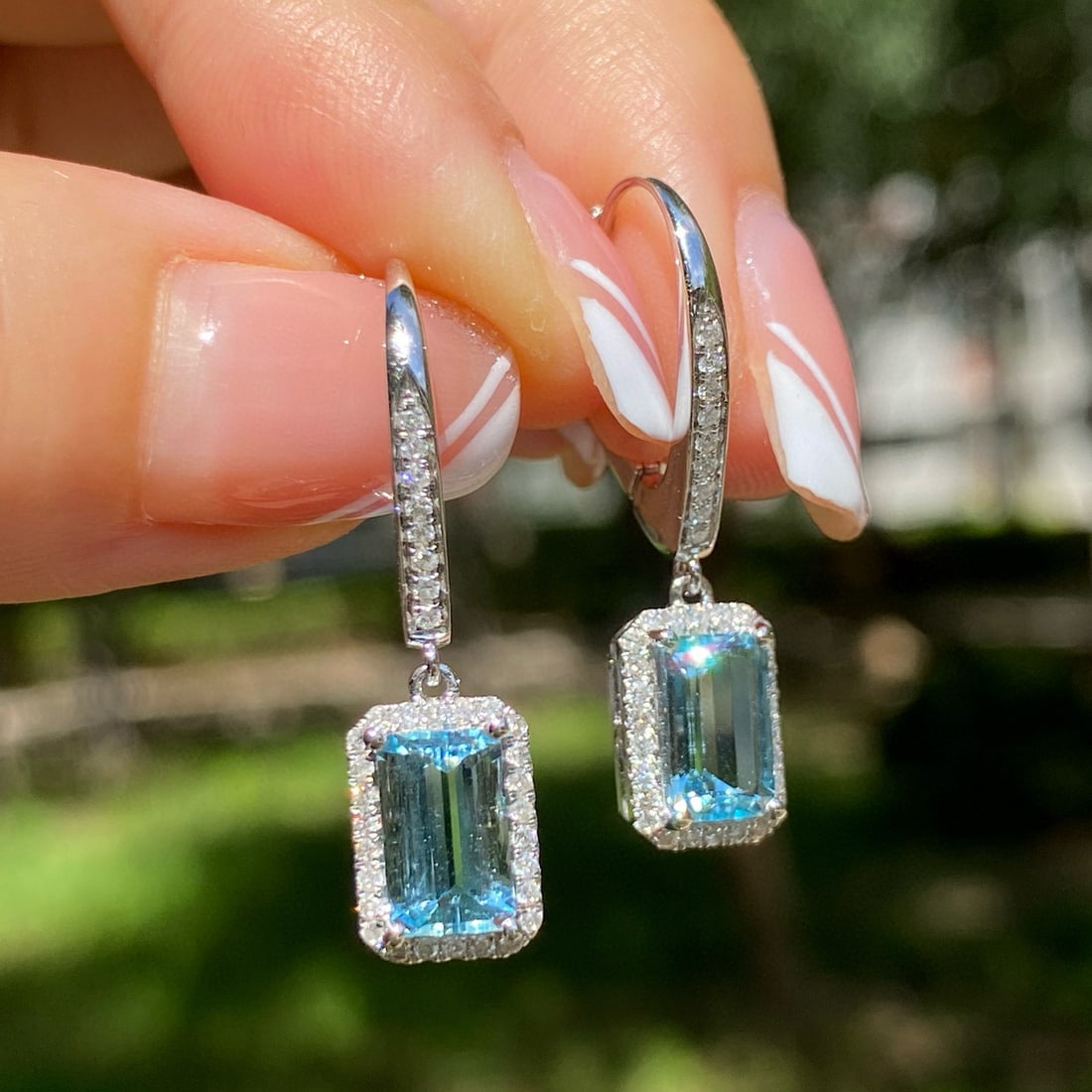 14k Gold 2.02 Ct Natural Aquamarine & Diamond Earrings: Ref:230975134 // gold content:14k gold // main gemstone:aquamarine // shape:octagonal // carat weight:2. 02ct // color:blue // treatment:natural // // adjacent gemstone 2 : diamond // shape:round