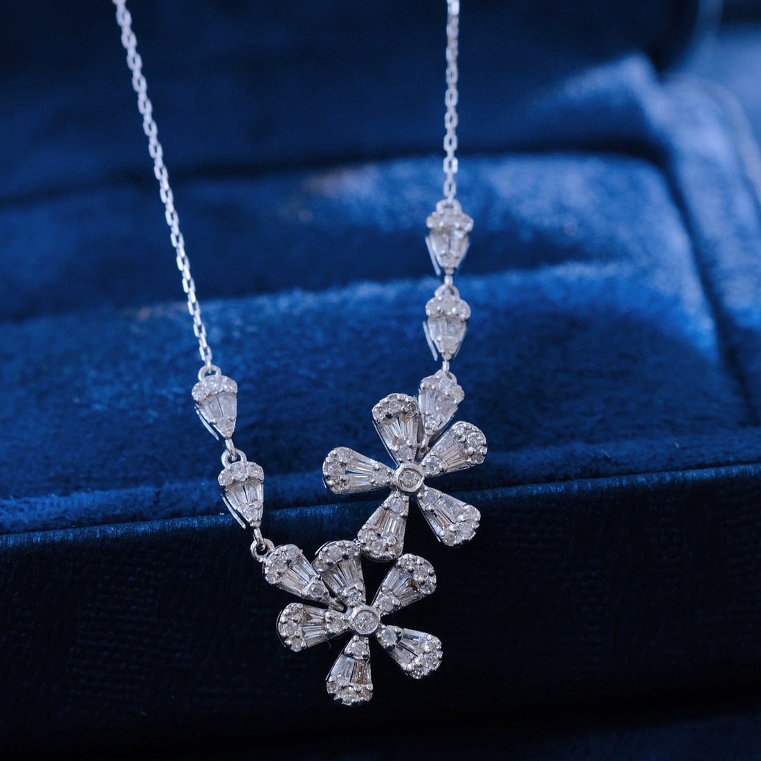 14k Gold 0.5 Ct Natural H Diamond Necklace: Ref:230975162 // gold content:14k gold // main gemstone:diamond // shape:multiply // carat weight:0. 5ct // clarity grade:vs-si // color:h // treatment:natural // Low Estimate: 2400Condition: