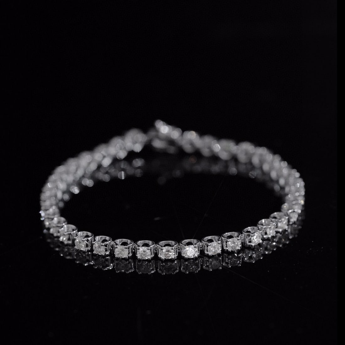 14k Gold 4 Ct Natural H Diamond Bracelet: Ref:230975164 // gold content:14k gold // main gemstone:diamond // shape:round // carat weight:4ct // clarity grade:vs-si // color:h // treatment:natural // cut grade:g // Condition: NewLow
