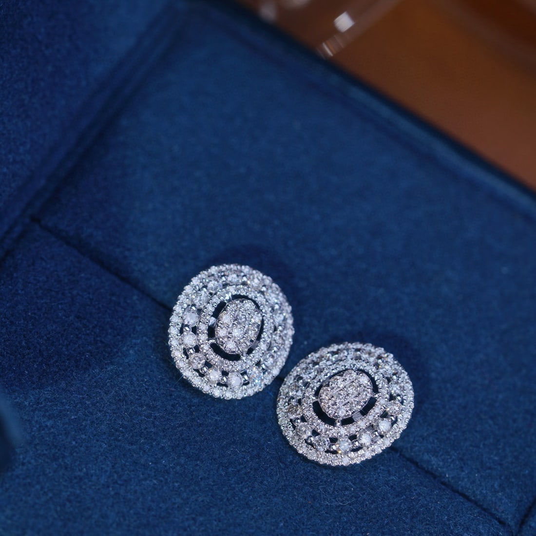 14k Gold 1.00 Ct Natural H Diamond Earrings: Ref:230975180 // gold content:14k gold // main gemstone:diamond // shape:round // carat weight:1. 00ct // clarity grade:vs-si // color:h // treatment:natural // cut grade:g // Low Estimate: