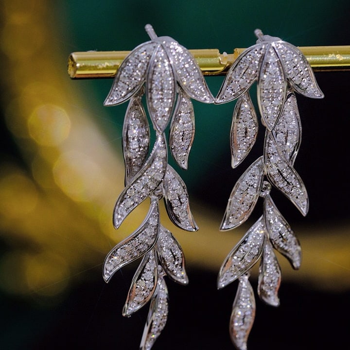 14k Gold 0.96 Ct Natural H Diamond Earrings: Ref:230975181 // gold content:14k gold // main gemstone:diamond // shape:round // carat weight:0. 96ct // clarity grade:vs-si // color:h // treatment:natural // cut grade:g // Low Estimate: