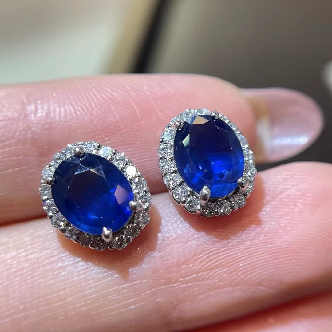 14k Gold 4.5 Ctw Natural Sapphire & Diamond Earrings: Ref:230975211 // gold content:14k gold // main gemstone:sapphire // shape:oval // carat weight:4ct // color:blue // treatment:natural // // adjacent gemstone 2 : diamond // shape:round // carat
