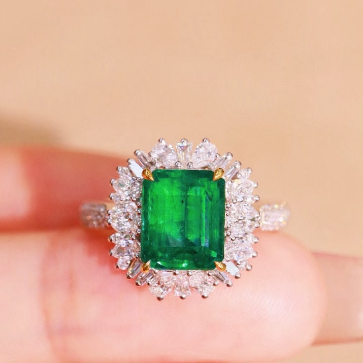 14k Gold 3.67 Ctw Vivid Green Natural Emerald & Diamond Ring: Ref:230975237 // gold content:14k gold // ring size:7. 25us // // main gemstone:emerald // shape:octagonal // carat weight:2. 90ct // color:vivid green // treatment:natural // // adjacent gemstone 2 :