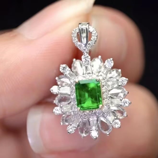 14k Gold 0.65 Ct Natural Emerald & Diamond Pendant( Without Chain ) (1 of 5)