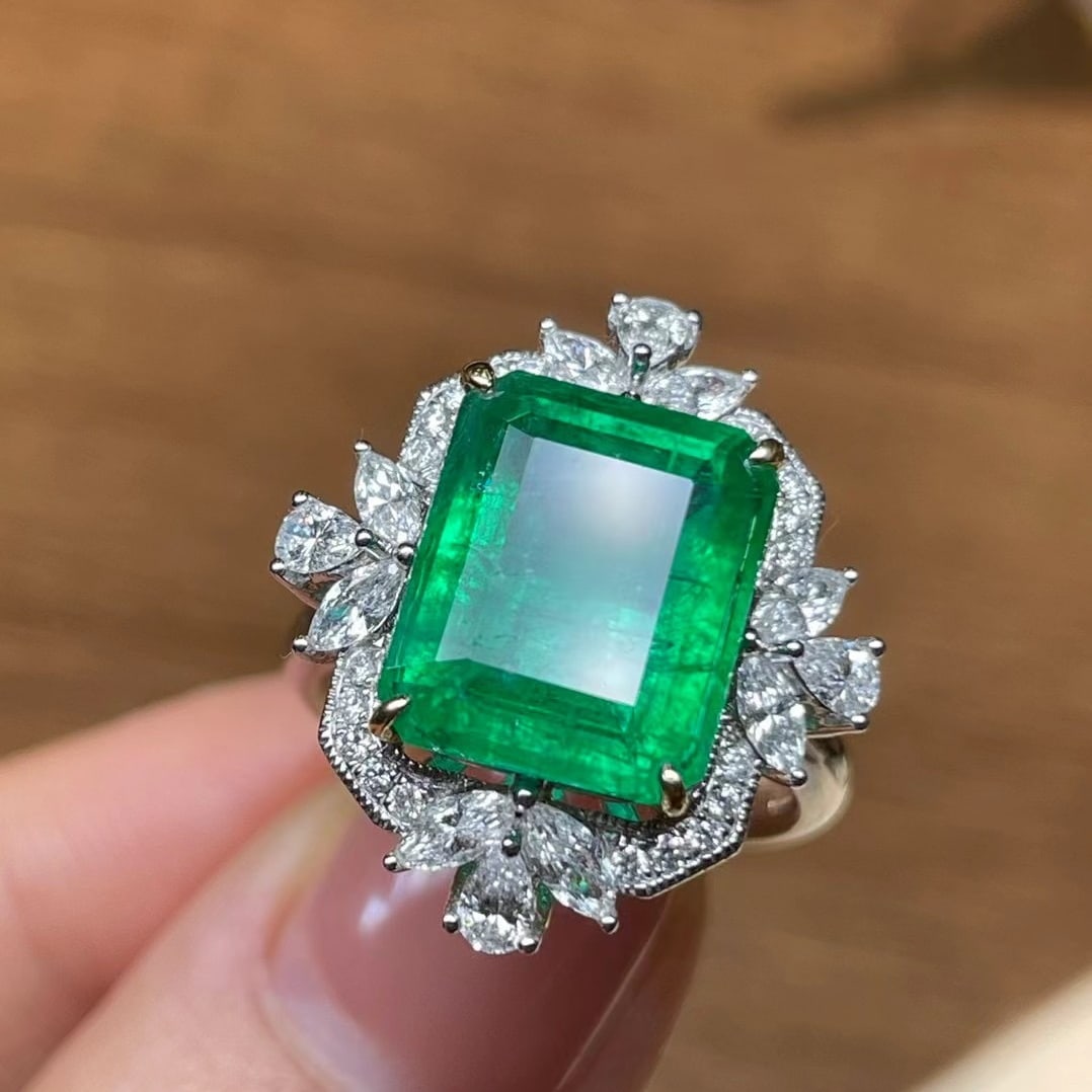 14k Gold 5.23 Ct Vivid Green Natural Emerald & Diamond Ring/pendant( Without Chain ): Ref:230975245 // gold content:14k gold // ring size:7. 25us // // main gemstone:emerald // shape:octagonal // carat weight:5. 23ct // color:vivid green // treatment:natural // // adjacent gemstone