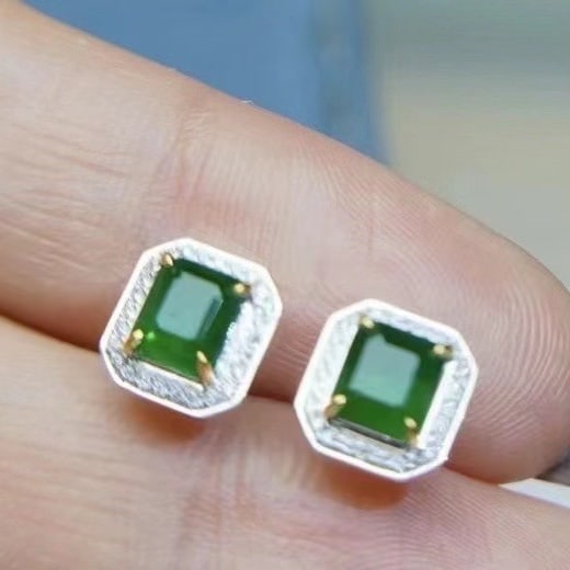 14k Gold 1.38 Ct Natural Emerald & Diamond Earrings: Ref:230975247 // gold content:14k gold // main gemstone:emerald // shape:octagonal // carat weight:1. 38ct // color:green // treatment:natural // // adjacent gemstone 2 : diamond // shape:round // cla