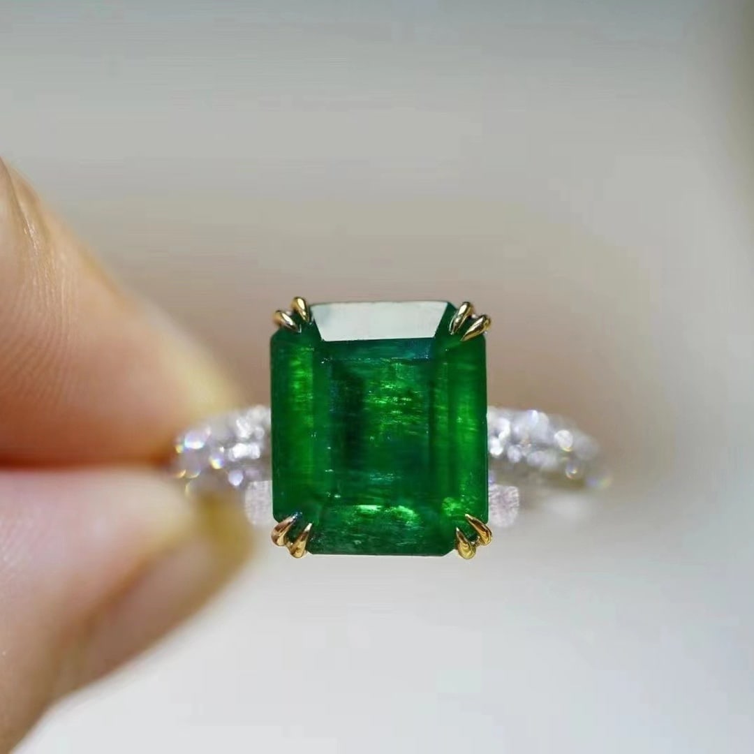14k Gold 6.05 Ct Vivid Green Natural Emerald & Diamond Ring: Ref:230975250 // gold content:14k gold // ring size:7. 25us // // main gemstone:emerald // shape:octagonal // carat weight:6. 05ct // color:vivid green // treatment:natural // // adjacent gemstone