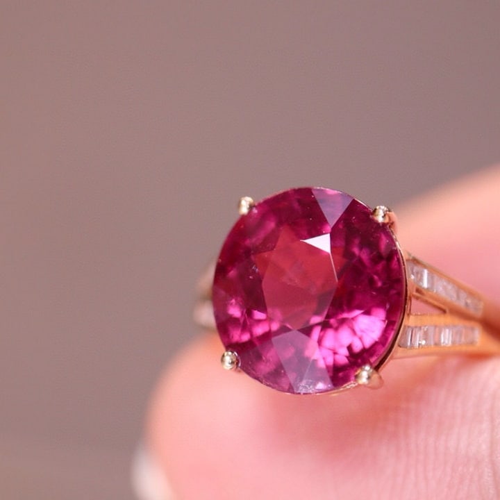 14k Gold 5.82 Ct Natural Tourmaline & Diamond Ring: Ref:230975251 // gold content:14k gold // ring size:7. 25us // // main gemstone:tourmaline // shape:oval // carat weight:5. 82ct // color:red // treatment:natural // // adjacent gemstone 2 :