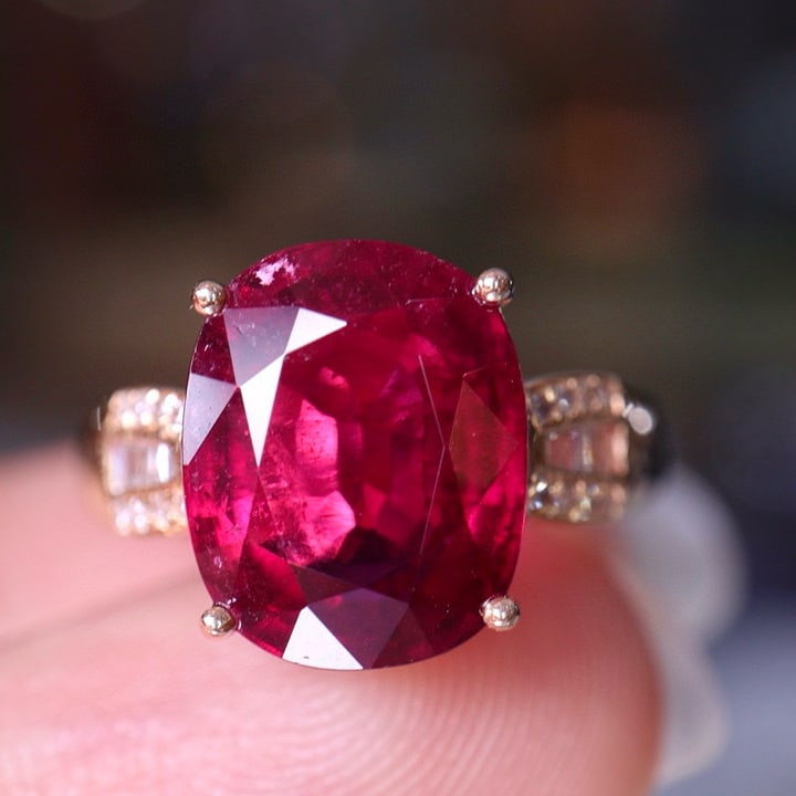 14k Gold 5.63 Ct Natural Tourmaline & Diamond Ring: Ref:230975253 // gold content:14k gold // ring size:7. 25us // // main gemstone:tourmaline // shape:oval // carat weight:5. 63ct // color:red // treatment:natural // // adjacent gemstone 2 :