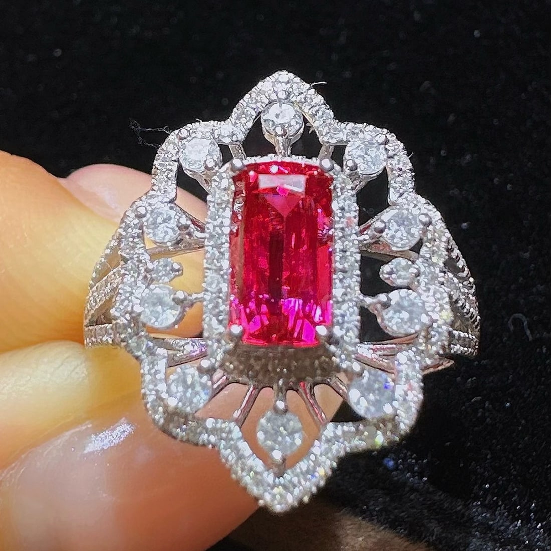14k Gold 1.62 Ctw Natural Ruby & Diamond Ring: Ref:230976009 // gold content:14k gold // ring size:7. 25us // // main gemstone:ruby // shape:cushion // carat weight:1. 02ct // color:red // treatment:natural // // adjacent gemstone 2 : diamond // s