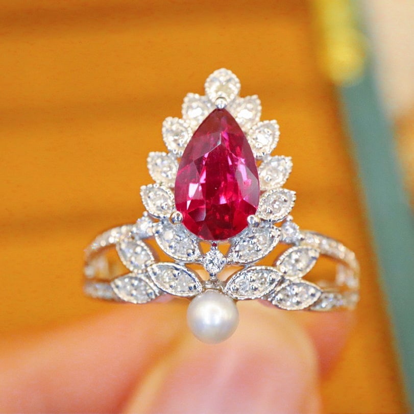 14k Gold 1.34 Ctw Natural Ruby & Diamond Ring: Ref:230976020 // gold content:14k gold // ring size:7. 25us // // main gemstone:ruby // shape:pear // carat weight:1. 10ct // color:red // treatment:natural // // adjacent gemstone 2 : diamond //