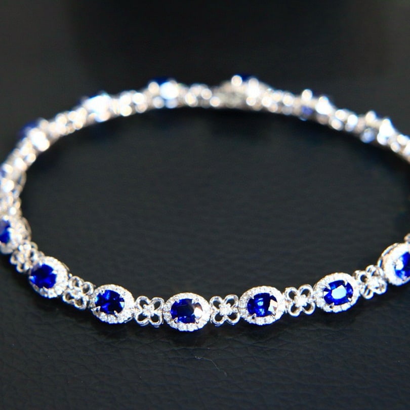 14k Gold 5.98 Ctw Natural Sapphire & Diamond Bracelet: Ref:230976048 // gold content:14k gold // main gemstone:sapphire // shape:oval // carat weight:4. 75ct // color:royal blue // treatment:natural // // adjacent gemstone 2 : diamond // shape:round //