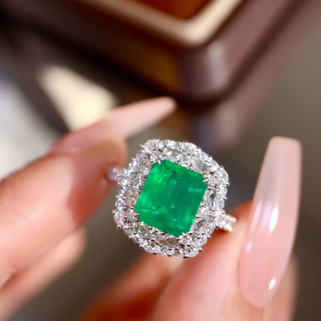 14k Gold 3.68 Ctw Natural Emerald & Diamond Ring: Ref:230976064 // gold content:14k gold // ring size:7. 25us // // main gemstone:emerald // shape:octagonal // carat weight:2. 35ct // color:green // treatment:natural // // adjacent gemstone 2 :
