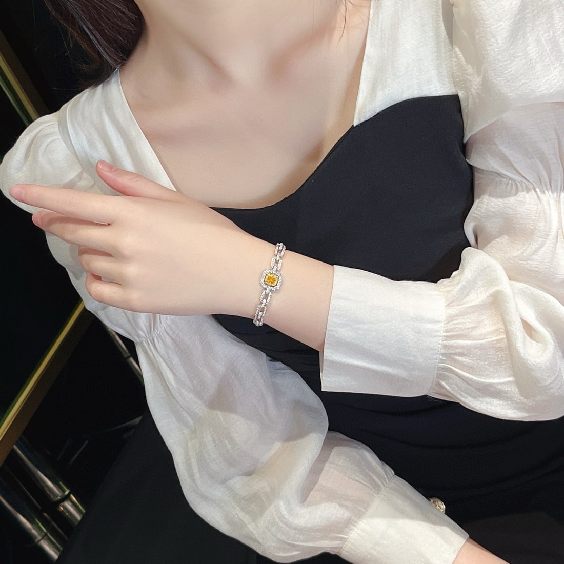 14k Gold 2.57 Ctw Natural Yellow Diamond & Diamond Bracelet - 4