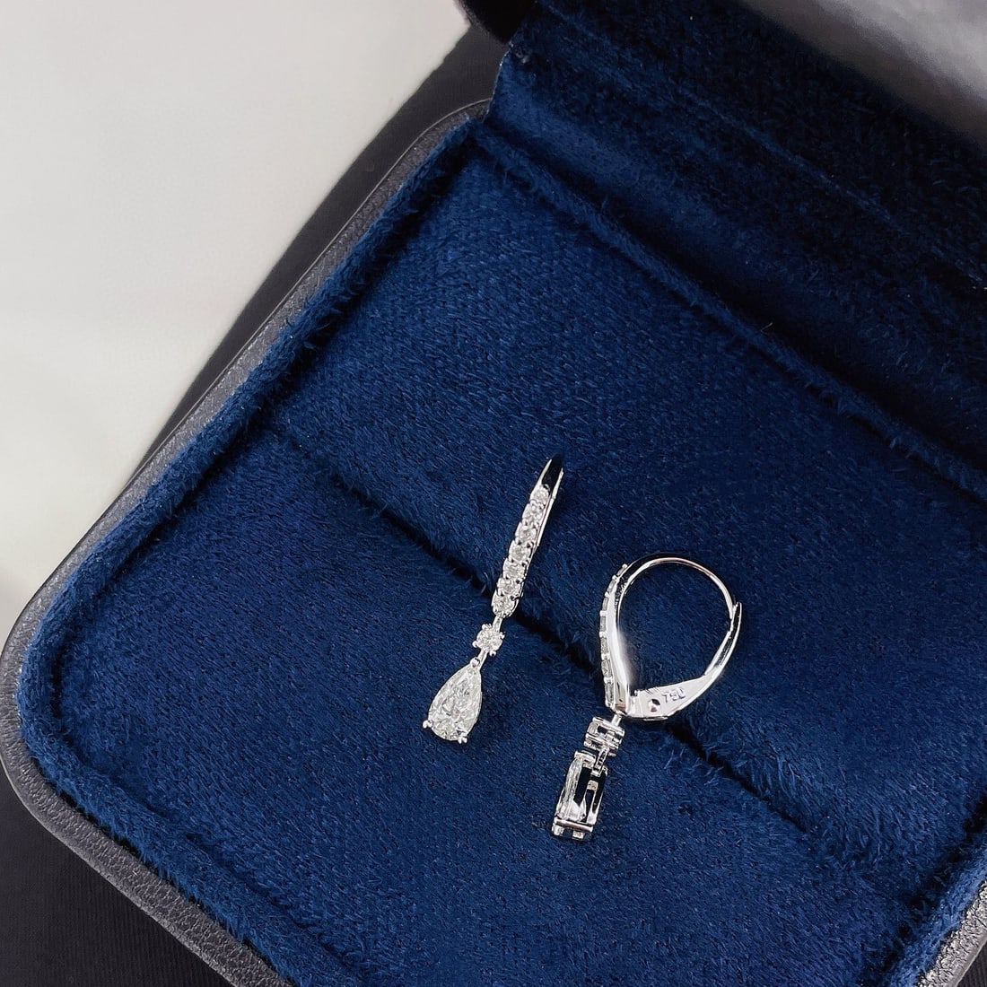 14k Gold 0.68 Ctw Natural H Diamond Earrings: Ref:230976073 // gold content:14k gold // main gemstone:diamond // shape:pear // carat weight:0. 50ct // clarity grade:vs-si // color:h // treatment:natural // // adjacent gemstone 2 : diamond //