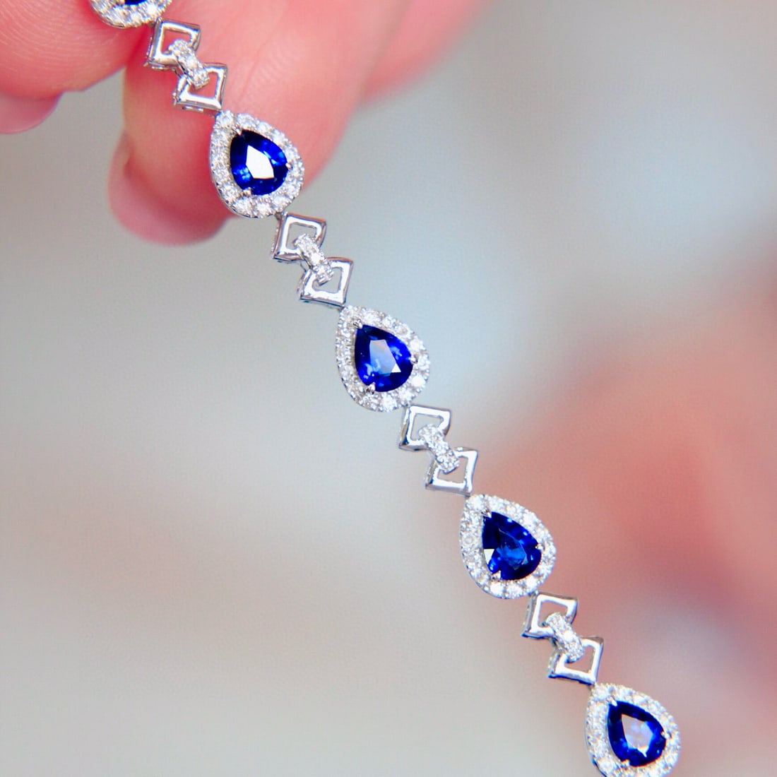 14k Gold 3.99 Ctw Natural Sapphire & Diamond Bracelet: Ref:230976105 // gold content:14k gold // main gemstone:sapphire // shape:pear // carat weight:3. 3ct // color:royal blue // treatment:natural // // adjacent gemstone 2 : diamond // shape:round //
