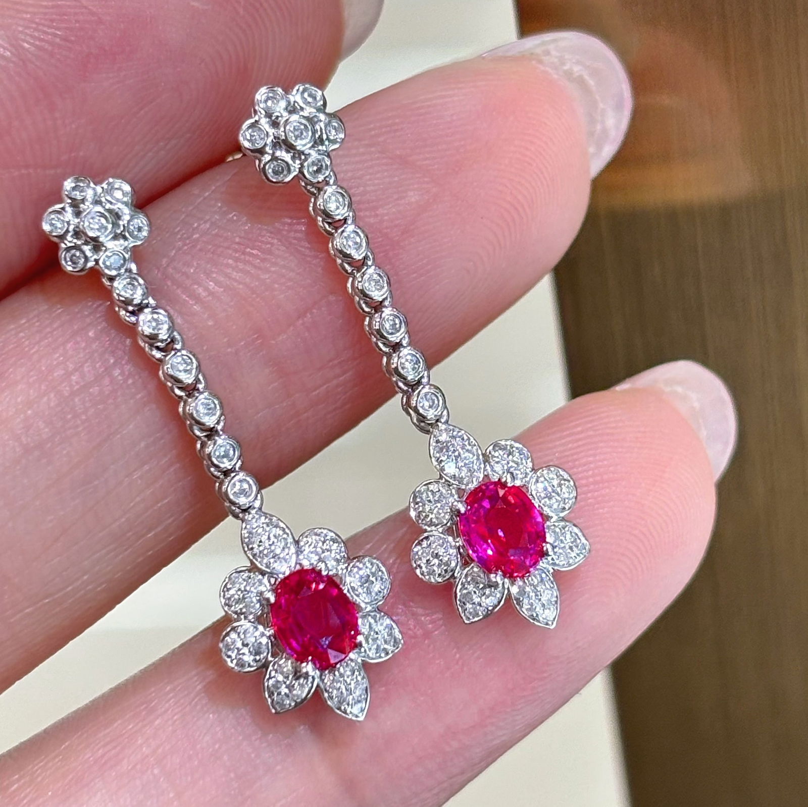 14k Gold 0.7 Ct Natural Ruby & Diamond Earrings: Ref:230976113 // gold content:14k gold // main gemstone:ruby // shape:oval // carat weight:0. 7ct // color:red // treatment:natural // // adjacent gemstone 2 : diamond // shape:round // clarity grade: