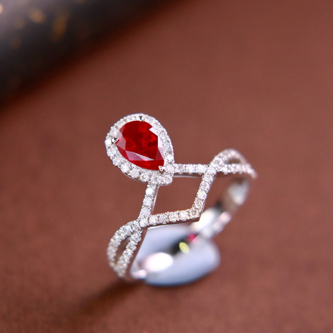 14k Gold 1.08 Ctw Natural Ruby & Diamond Ring: Ref:230976114 // gold content:14k gold // ring size:7. 25us // // main gemstone:ruby // shape:pear // carat weight:0. 77ct // color:pigeonblood red // treatment:natural // // adjacent gemstone 2 :