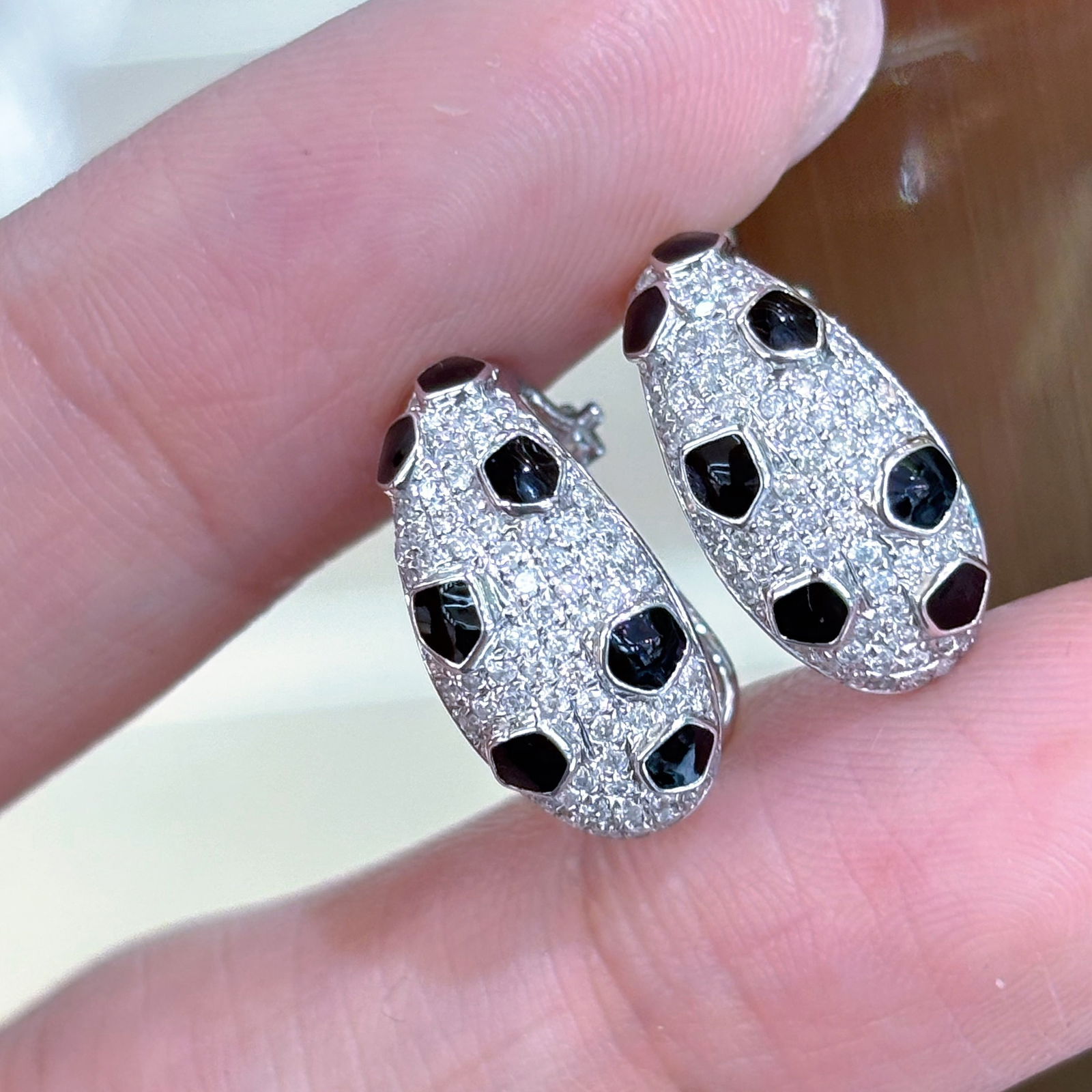 14k Gold 0.7 Ct Natural H Diamond Earrings: Ref:230976144 // gold content:14k gold // main gemstone:diamond // shape:round // carat weight:0. 7ct // clarity grade:vs-si // color:h // treatment:natural // cut grade:g // Condition: NewLow