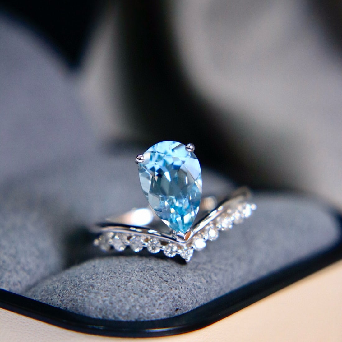 14k Gold 1.86 Ctw Natural Aquamarine & Diamond Ring: Ref:230976151 // gold content:14k gold // ring size:7. 25us // // main gemstone:aquamarine // shape:pear // carat weight:1. 66ct // color:blue // treatment:natural // // adjacent gemstone 2 :