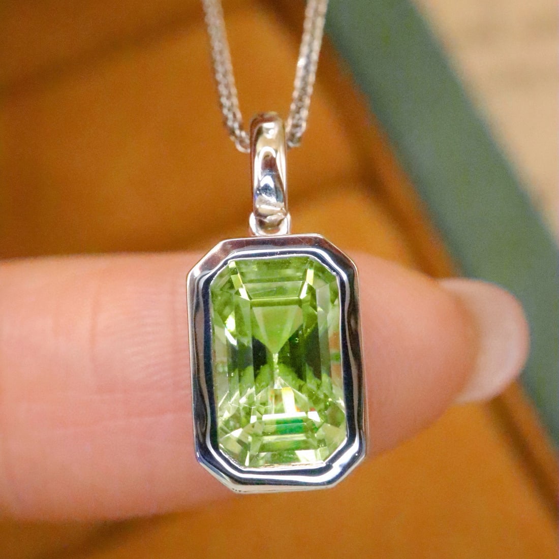 14k Gold 2.00 Ct Natural Tsavorite Pendant( Without Chain ): Ref:230976163 // gold content:14k gold // main gemstone:tsavorite // shape:octagonal // carat weight:2. 00ct // color:green // treatment:natural // Condition: NewLow Estimate: 4000.00High Estimate: